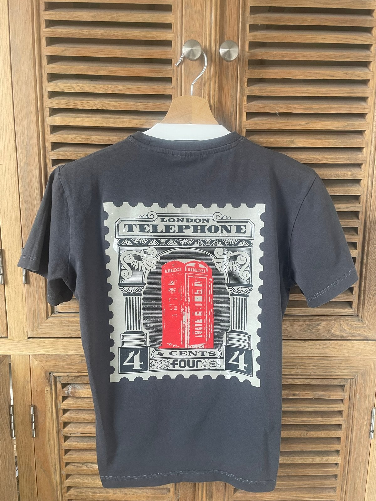 FOUR T-shirt /Limited edition London stamp, Ophalen, Zo goed als nieuw, Jongen of Meisje, Shirt of Longsleeve