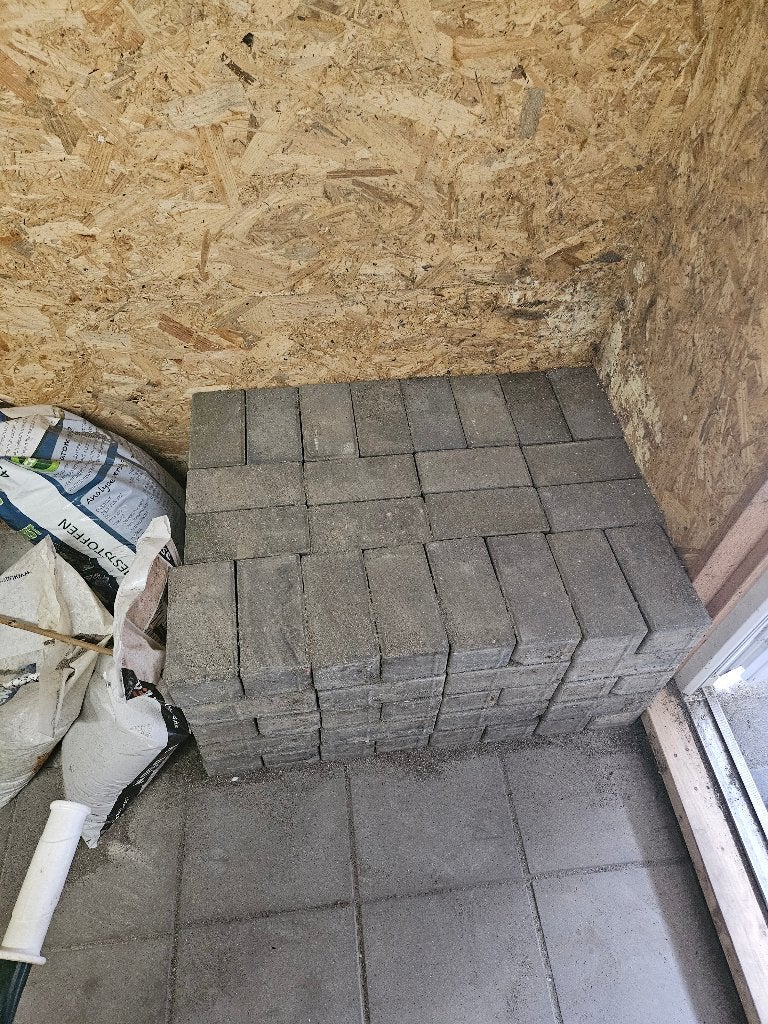 Gratis klinkers 120 stuks (21x10.5x8) ong 2.5m2, Ophalen, Zo goed als nieuw, Beton, Klinkers