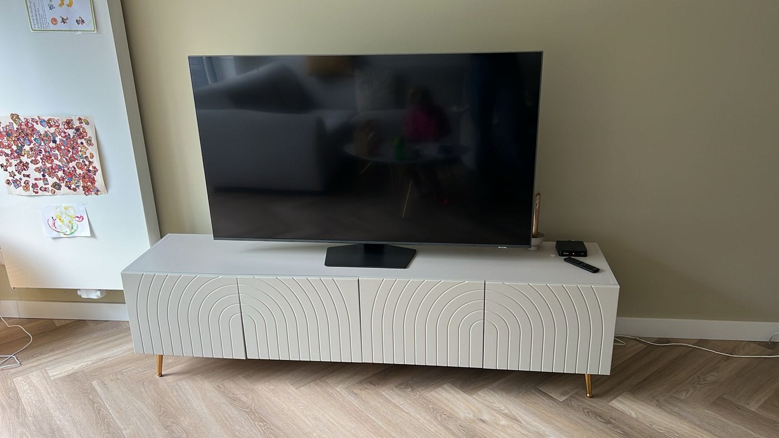 TV-meubel met uniek design, Ophalen, Overige materialen, 150 tot 200 cm, Zo goed als nieuw