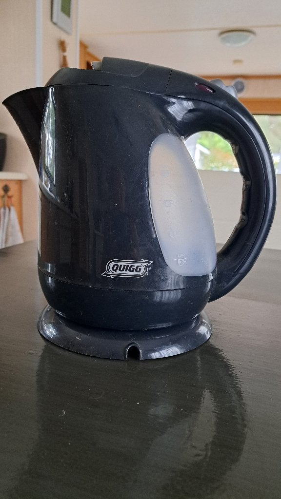 Waterkoker Qiugg, 1 tot 2 liter, Ophalen, Gebruikt, Draadloos