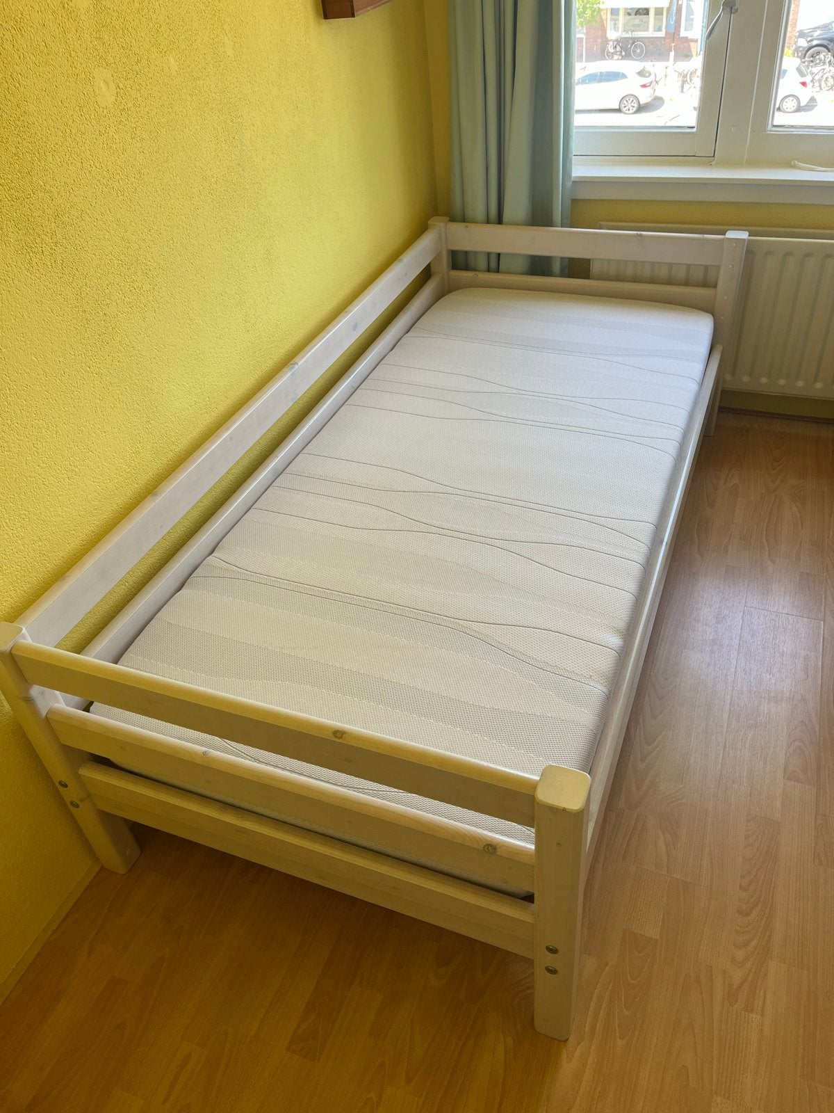 Eenpersoonsbed met M-Line matras, Huis en Inrichting, Ophalen, Gebruikt, 90 cm, Eenpersoons