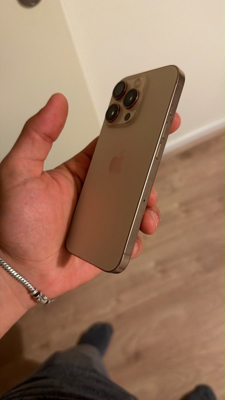 İPhone 16 Pro 256 GB - Goud, 256 GB, IPhone 15 Pro Max, Ophalen of Verzenden, Zo goed als nieuw