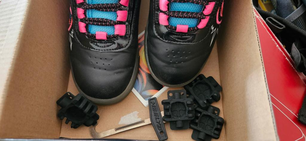 Heelys rolschoenen zwart/roze/blauw - Maat 31, Kinderen en Baby's, Speelgoed | Buiten | Rolschaatsen, Ophalen