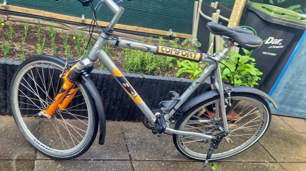 Comfortabele nette sportive fiets, 28 inch, Gebruikt, Meer dan 20 versnellingen, Ophalen