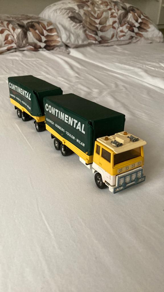 Ford transcontinental truck & trailer Matchbox Superkings, Ophalen of Verzenden, Zo goed als nieuw, Bus of Vrachtwagen, Matchbox