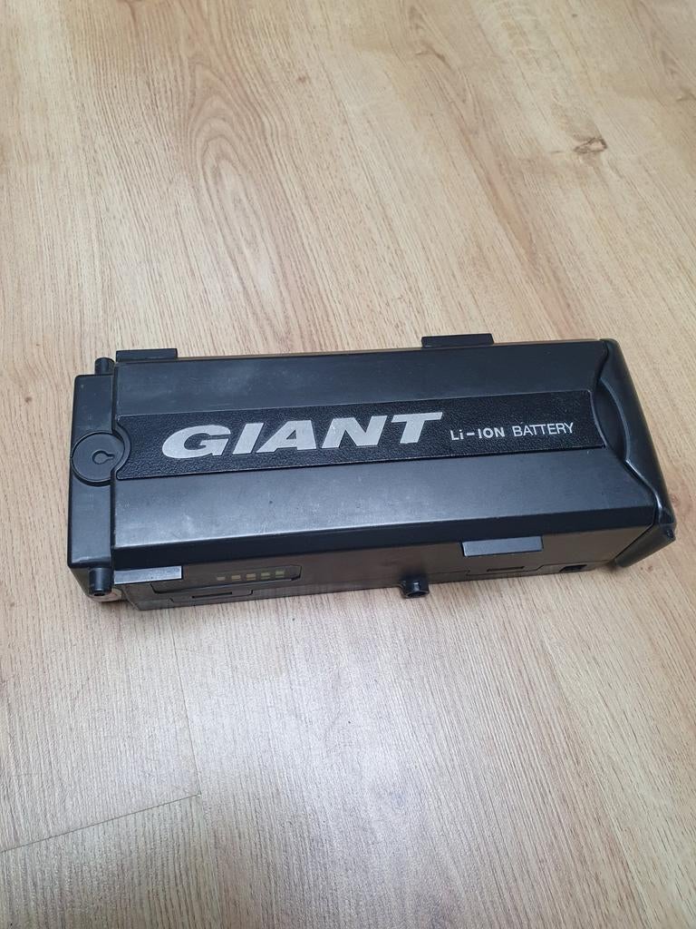 Accu Giant 36v 10ah met testrapport, Fietsen en Brommers, Fietsaccessoires | Fietsverlichting, Ophalen of Verzenden, Accu, Achterlicht