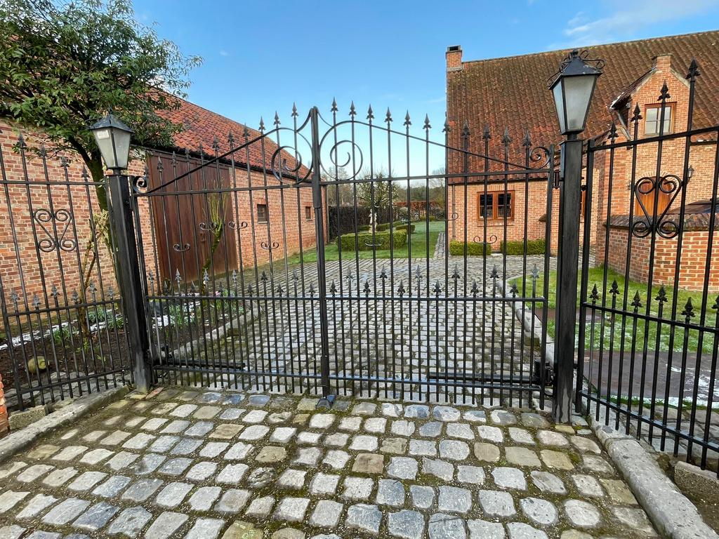 Smeedijzeren poort met automatisatie, Tuin en Terras, Tuinhekken en Hekwerk, Ophalen, Zo goed als nieuw, IJzer, Sierhekwerk