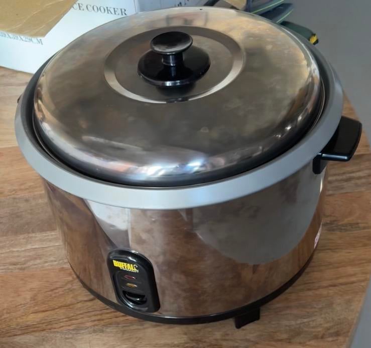Te Huur: Rijstkoker 4.2L 50 personen, Ophalen, Zo goed als nieuw