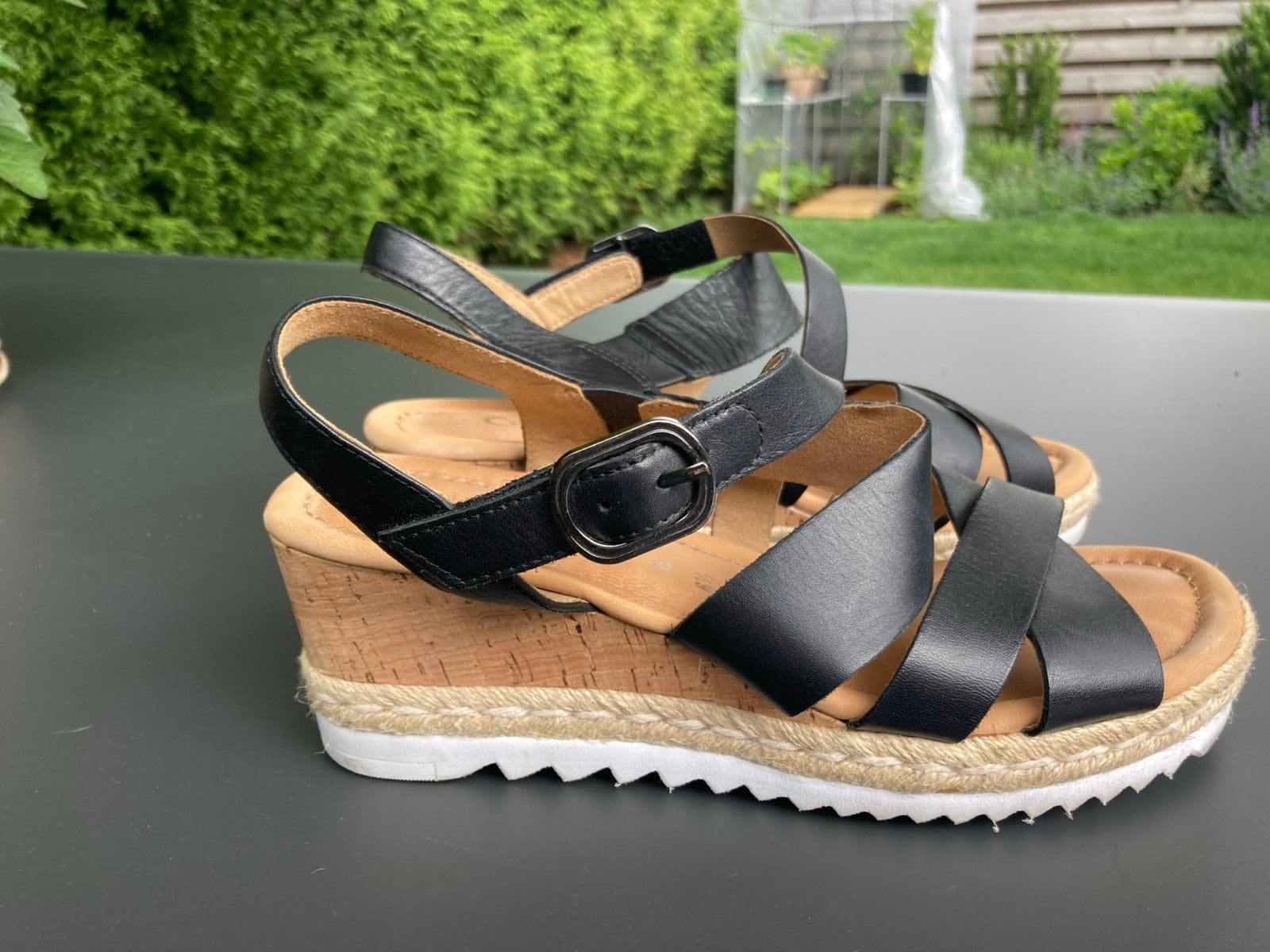 Gabor zwarte sandalen met sleehak, maat 40, Kleding | Dames, Schoenen, Ophalen of Verzenden, Zo goed als nieuw, Zwart, Sandalen of Muiltjes