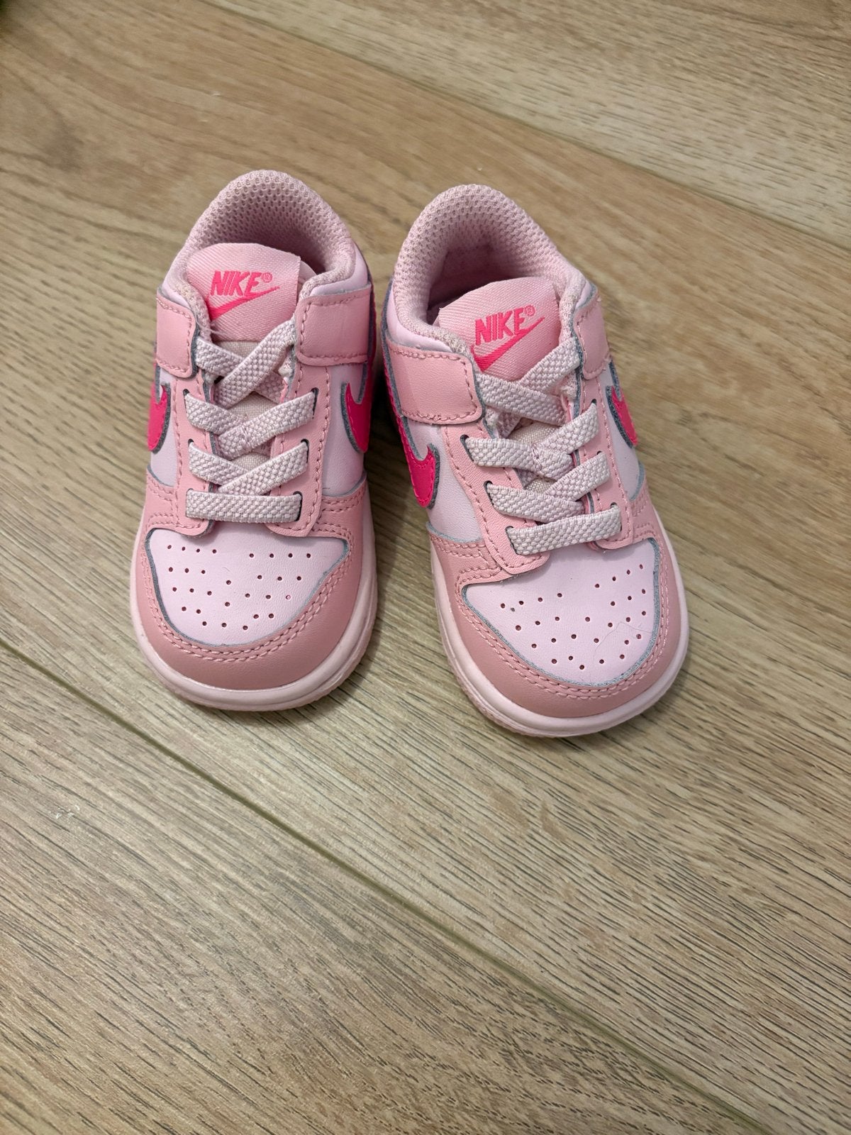 Nike Dunk Low Triple Pink maat 19,5, Meisje, Schoenen, Nieuw, Ophalen of Verzenden