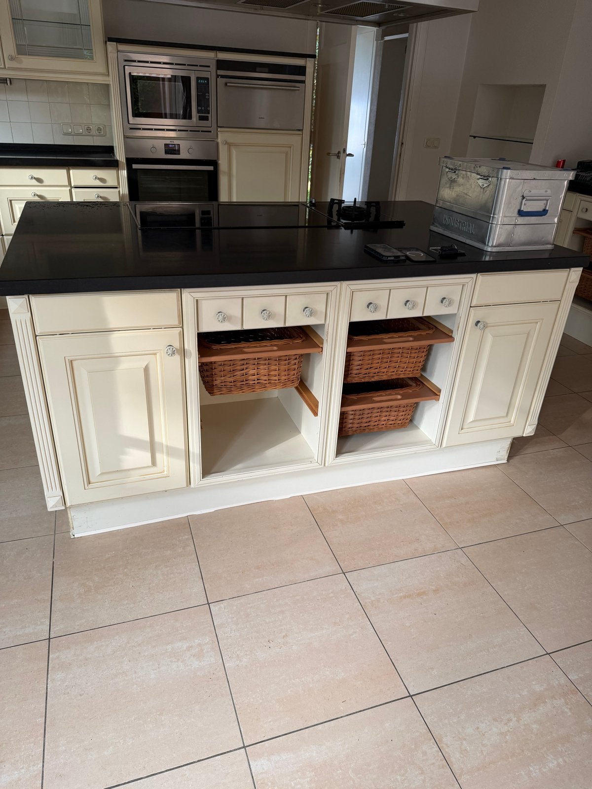 Landelijke keuken met kookeiland en inbouwapparatuur, Huis en Inrichting, Keuken | Complete keukens, Ophalen, Gebruikt, Hoekkeuken