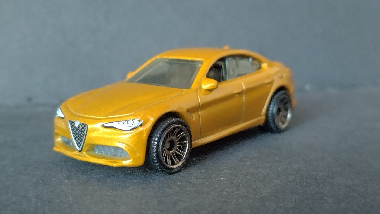 Alfa Romeo Giulia Gold 1:64 3inch Matchbox Pol, Auto, Verzenden, ., Nieuw