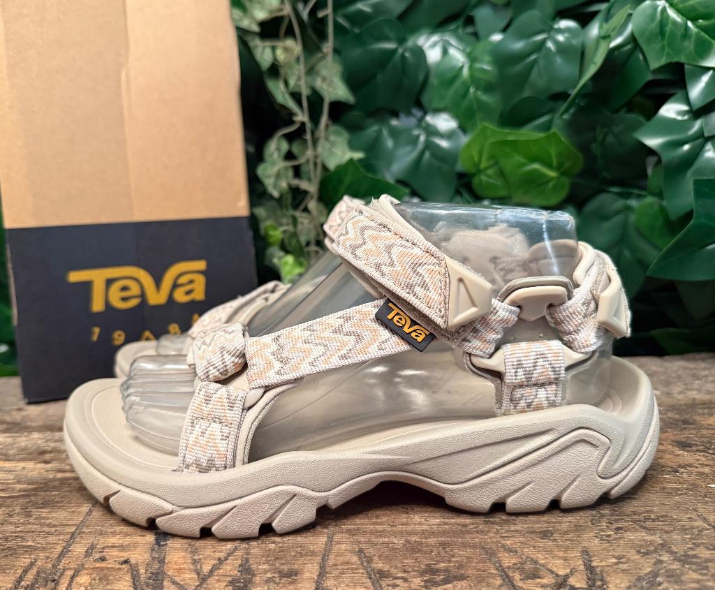 gewoon Nieuwe sandalen van Teva maat 38, Teva, Nieuw, Teva, Grijs