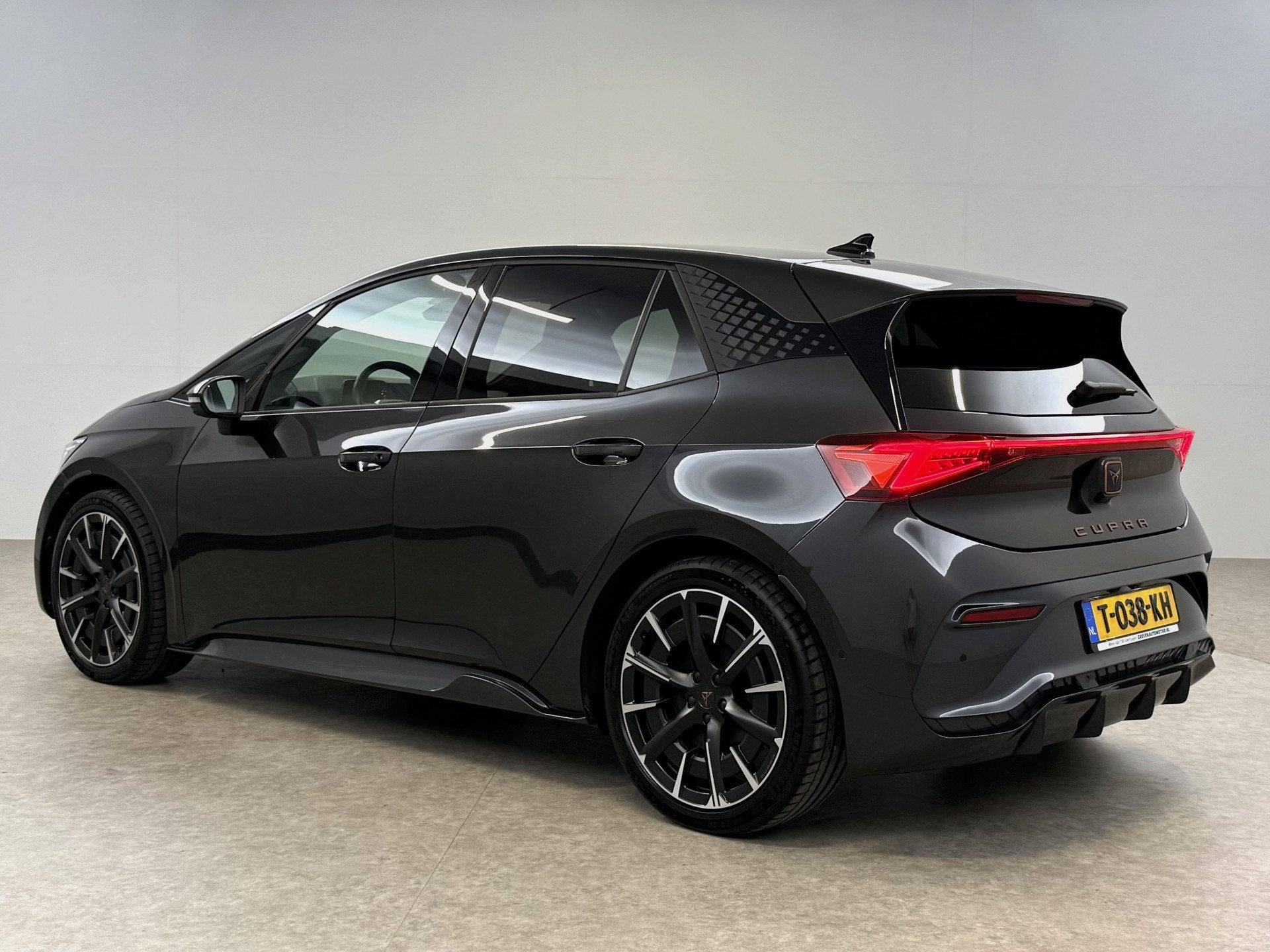CUPRA Born Performance 62 kWh | Snelladen | SOH 95% | Beats, Auto's, Automaat, Gebruikt, 1738 kg, Origineel Nederlands