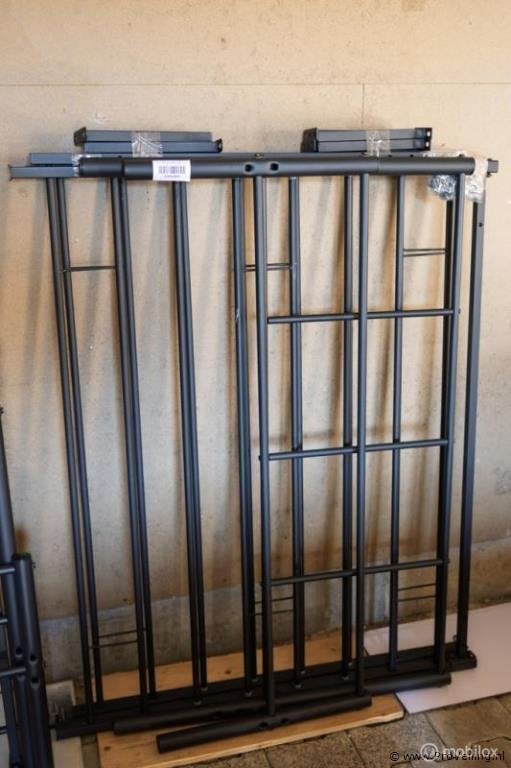 Online Veiling: Metalen bed