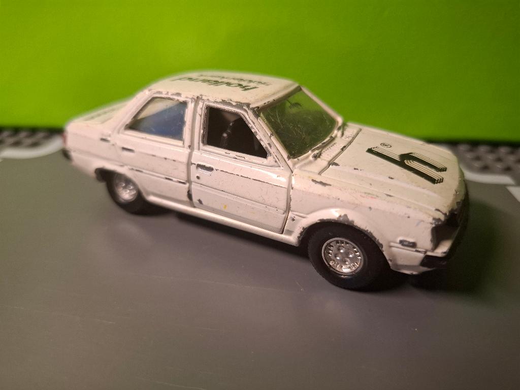 Yonezawa Diapet - Mitsubishi Tredia [wit] 1/40 2, Ophalen of Verzenden, Gebruikt, Auto