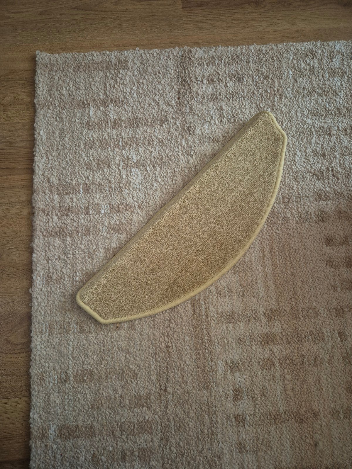 Halve maantjes trap, Ophalen, Nieuw, Beige