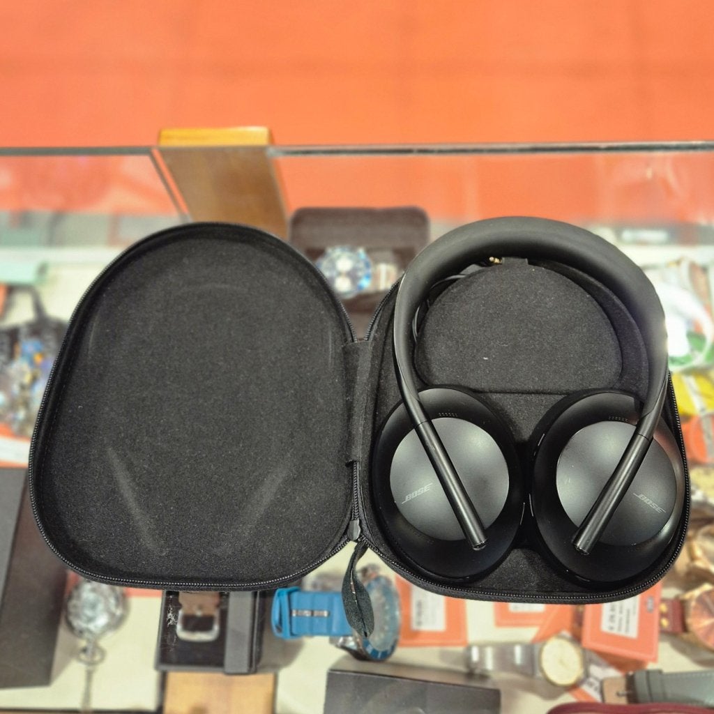 Bose Noise Cancelling Headphones 700 Zwart in koffer izgs, Bose, Zo goed als nieuw, Support@bose.com, The Mountain
Framingham, MA 01701
USA