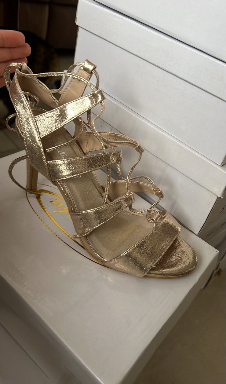 Gouden Sandalen met Hak - Elegant, Kleding | Dames, Overige kleuren, Nieuw, Sandalen of Muiltjes, Ophalen of Verzenden