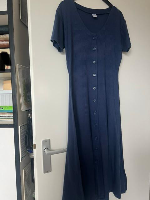 Lange blauwe jurk maat 42 - Comfortabel en stijlvol, Kleding | Dames, Galajurk, Blauw, Maat 42/44 (L), Ophalen of Verzenden
