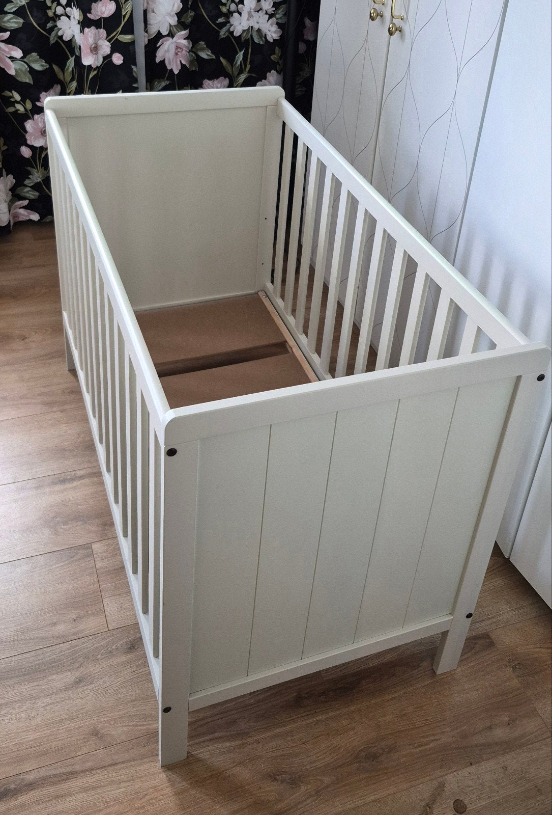 Ledikant 60x120cm - beige babybedje, Ophalen, Zo goed als nieuw, Ledikant