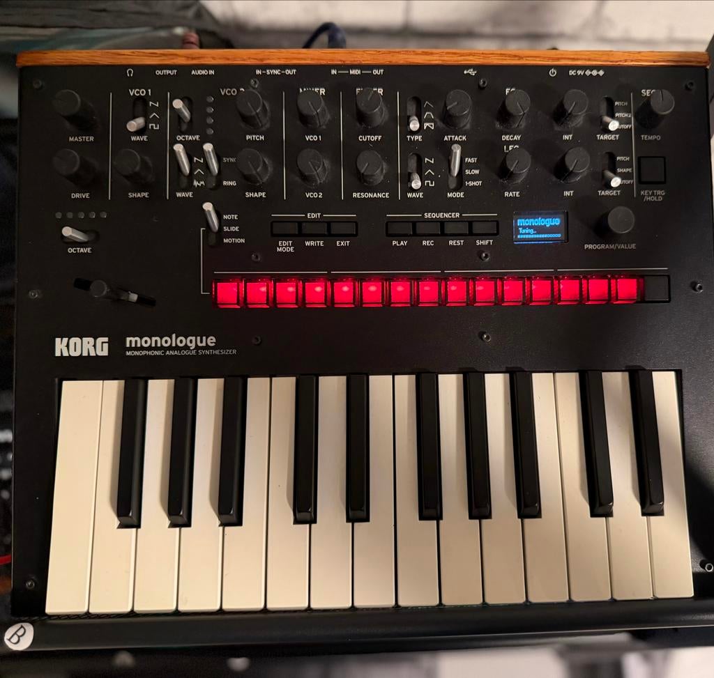 Korg Monologue Analoge Synthesizer, Muziek en Instrumenten, Synthesizers, Gebruikt, Korg, Met midi-aansluiting, Overige aantallen