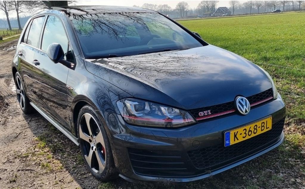 VW Golf 7 GTI performance 2015, Auto's, 4 cilinders, Handgeschakeld, Parkeersensor, Particulier