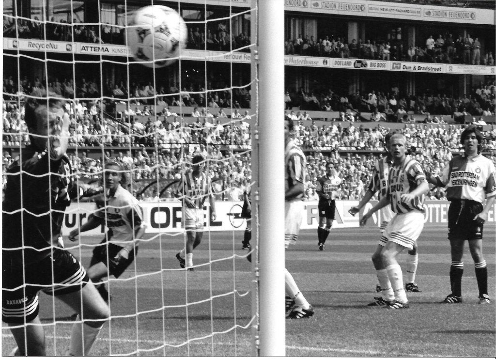 persfoto Piet Bouts 25-05-1997 Feyenoord- Heerenveen 3x, Verzenden, Zo goed als nieuw, Feyenoord, Poster, Plaatje of Sticker