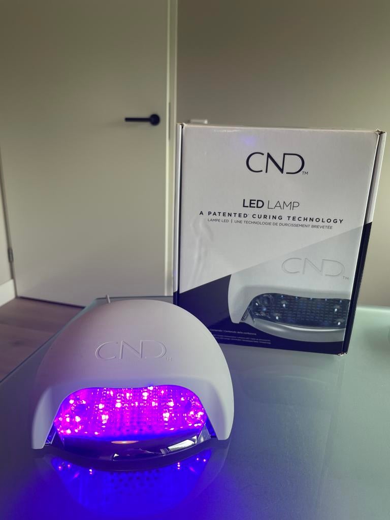 CND LED Lamp - Professionele Nagel Uithardingslamp, Ophalen, Zo goed als nieuw, Roze, Handen en Nagels