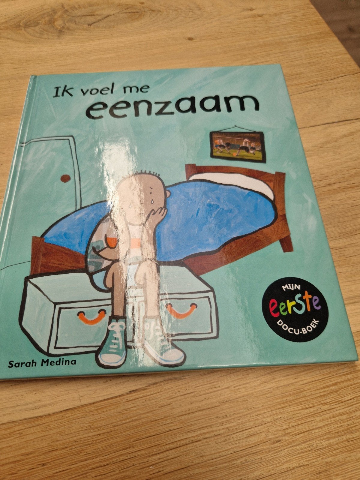 Ik voel me eenzaam - Mijn eerste docu-boek, Sarah Medina, 3 tot 4 jaar, Ophalen of Verzenden, Zo goed als nieuw