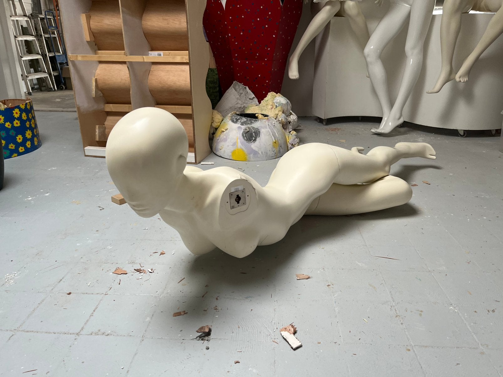 Paspop / etalagepop liggende dame, Ophalen, Weerbestendig, Kunststof, 1 meter - 2 meter