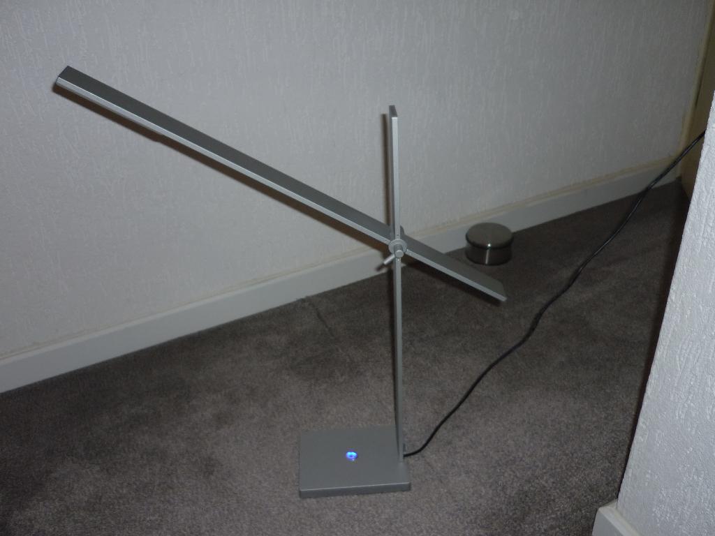 Te Koop : nieuwe mooie Led tafel-/burolamp, Ophalen of Verzenden, Nieuw, Metaal