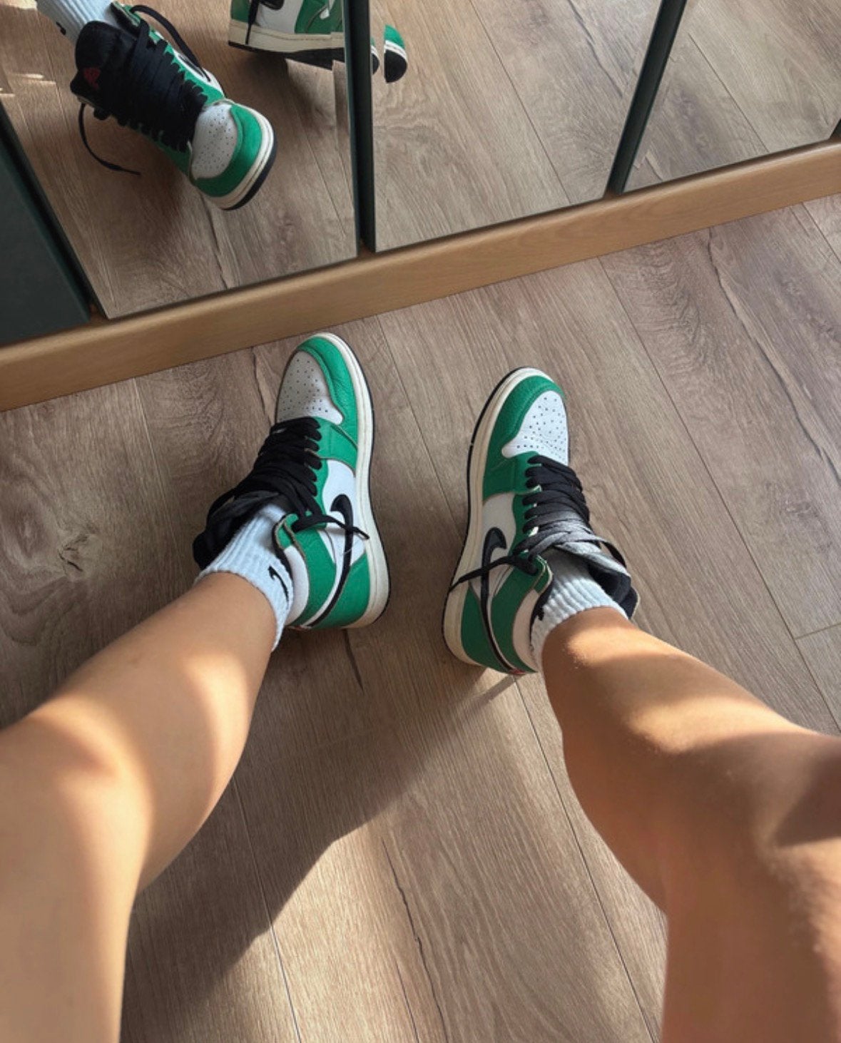 Jordan 1 green high, Kleding | Dames, Schoenen, Ophalen of Verzenden, Zo goed als nieuw, Groen, Sneakers of Gympen