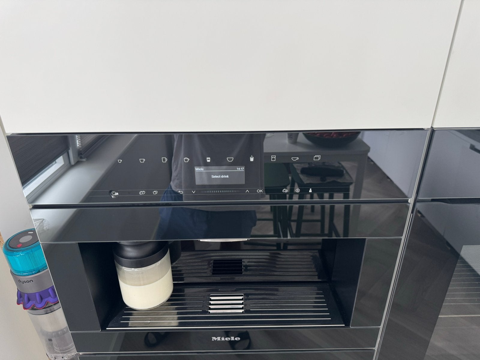 Miele CVA 7440 Koffiemachine - Zo goed als nieuw!, Ophalen, Afneembaar waterreservoir, Koffiemachine, Koffiebonen