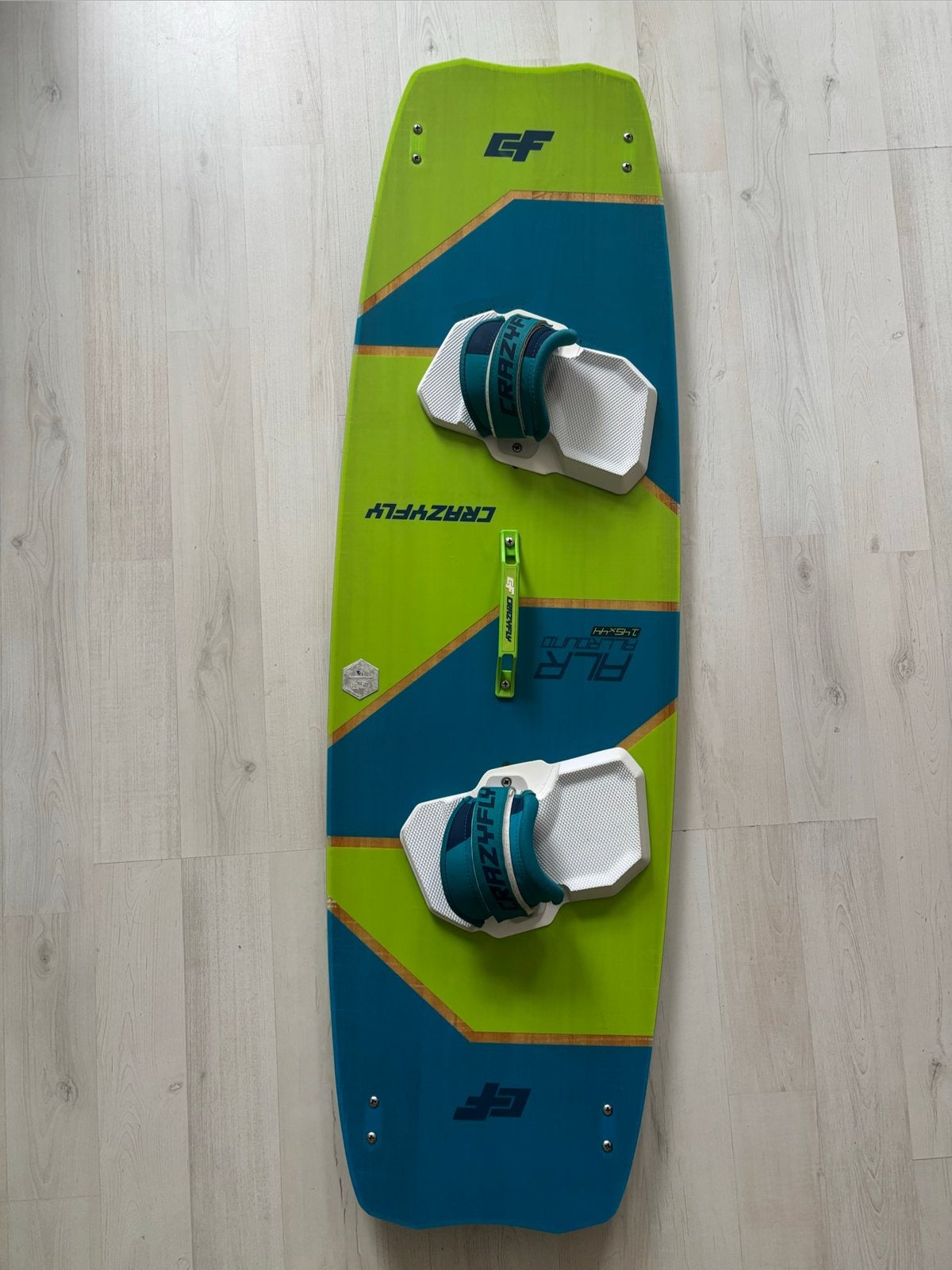 Crazyfly Allround kiteboard 145x44 twintip, Twintip, Ophalen of Verzenden, Zo goed als nieuw, 4 m² of minder