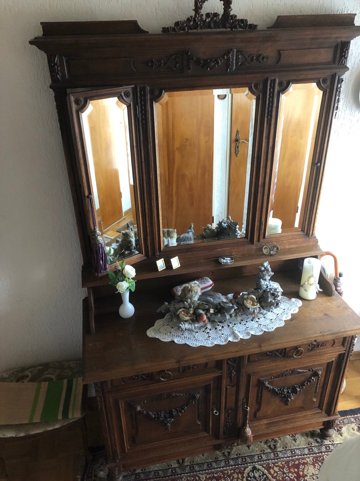 Antieke houten dressoir met spiegel en snijwerk, Antiek en Kunst, Ophalen of Verzenden