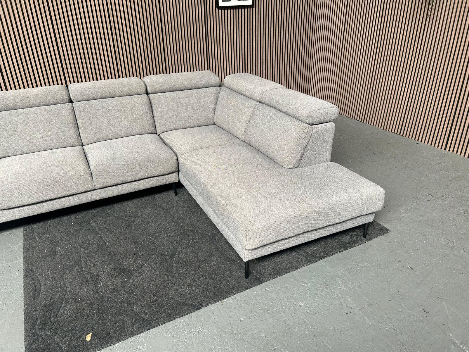 GRATIS LEVERING Hoekbank De Bommel Grijs 260X215 GEREINIGD, 250 tot 300 cm, Hoekbank, Hoekbank verstelbare hoofdleuning den bommel