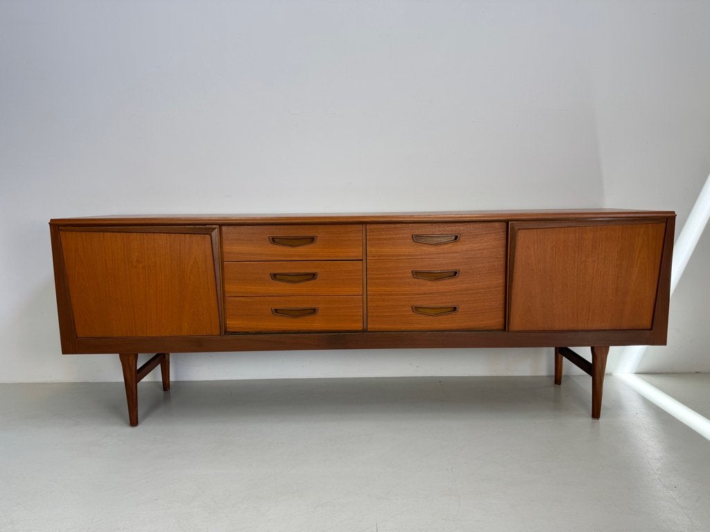 Vintage uniek dressoir., Ophalen of Verzenden, Zo goed als nieuw, 25 tot 50 cm, 150 tot 200 cm