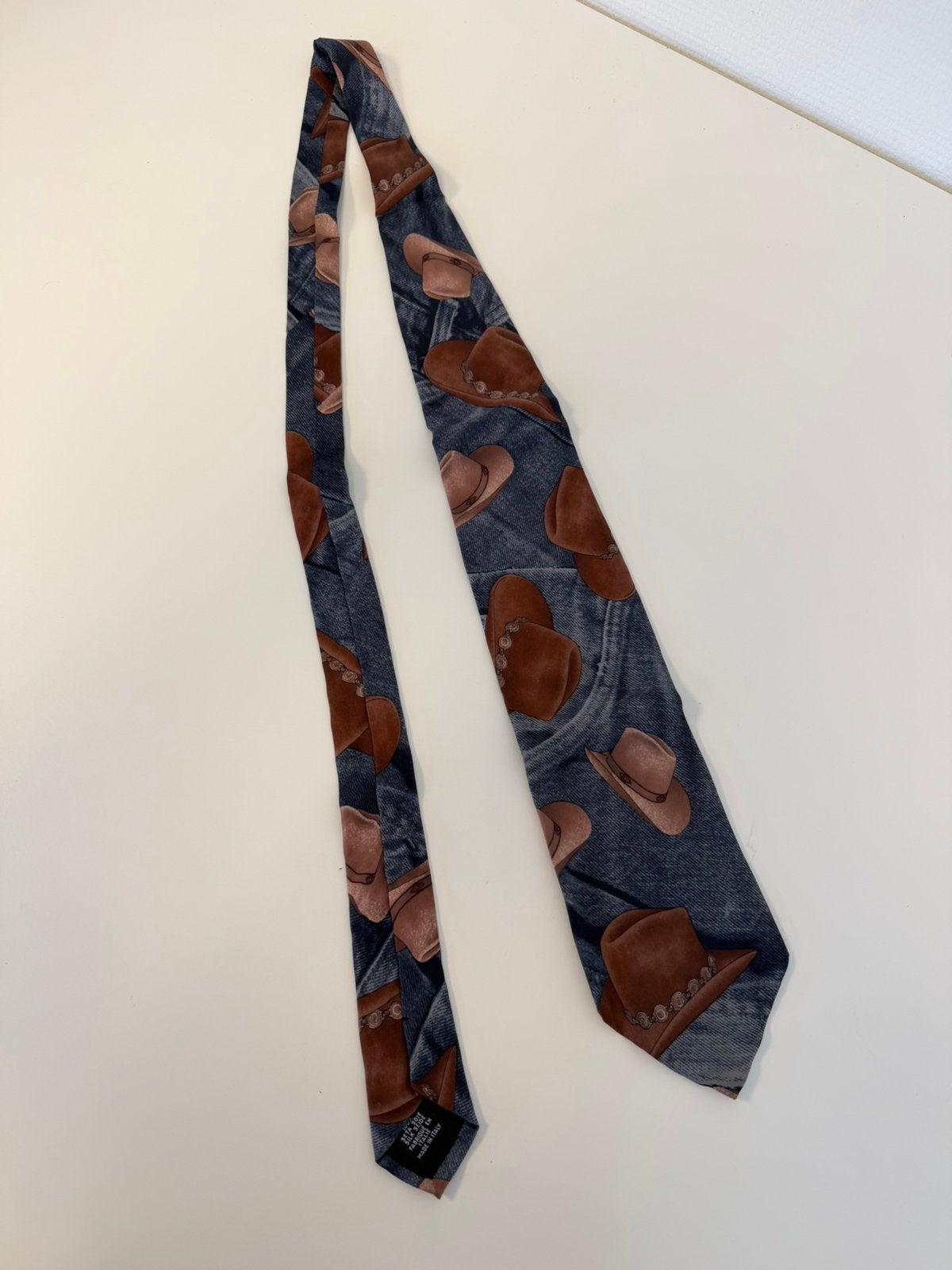 Hugo Boss Zijden Stropdas Cowboy Hoeden Vintage Made Italy, Meerkleurig, Ophalen of Verzenden, Zo goed als nieuw, H
