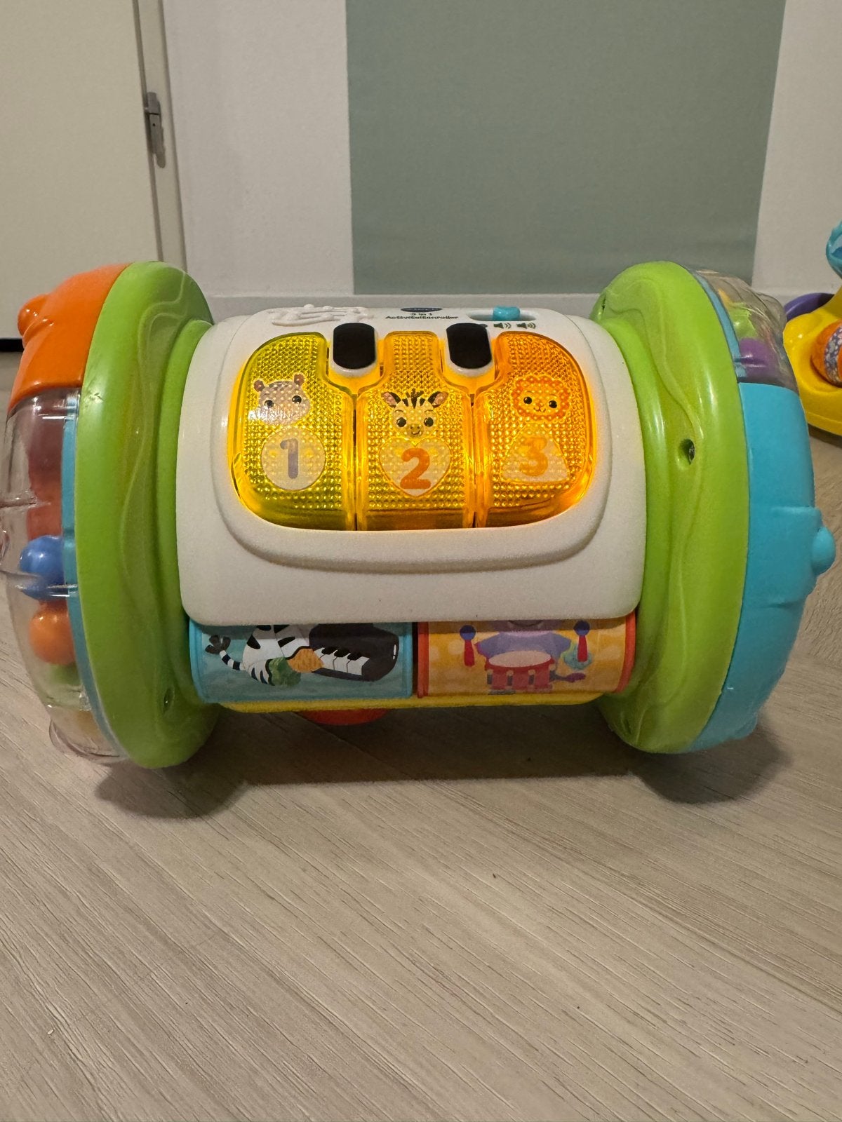 Bright Starts Roll & Pop Activity Drum, Ophalen of Verzenden, Zo goed als nieuw, Overige typen, Met licht
