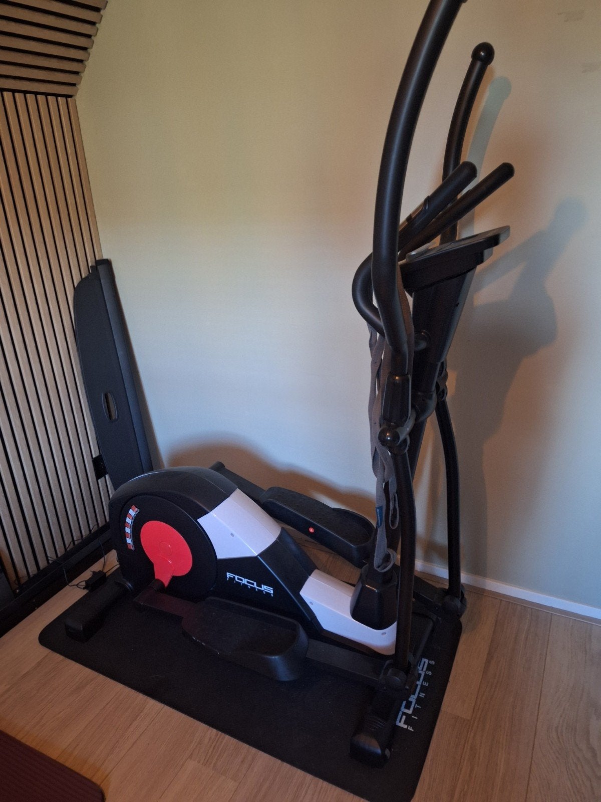Focus Fitness Fox 3 HRC Crosstrainer met mat, Ophalen