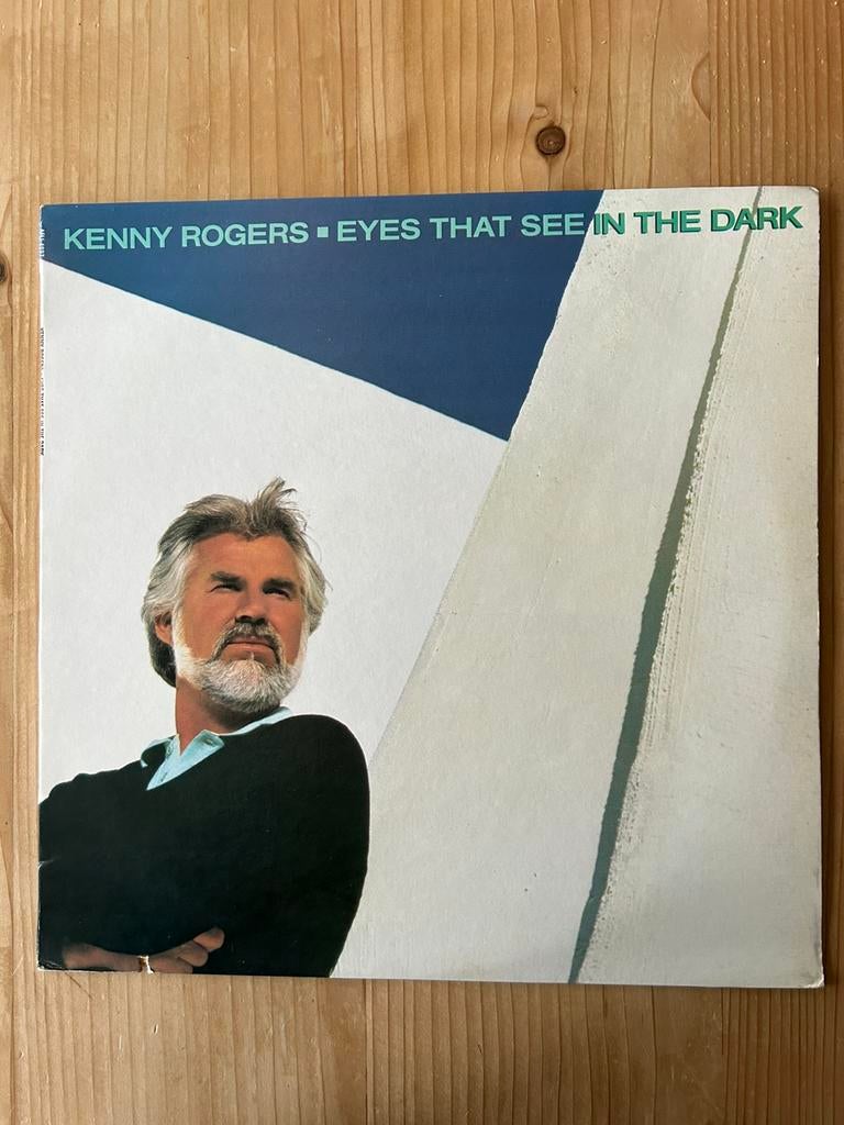 LP EYES THAT SEE IN THE DARK VAN KENNY ROGERS OP RCA, 1980 - 1989, Zo goed als nieuw, 12 inch, Inclusief binnenhoes