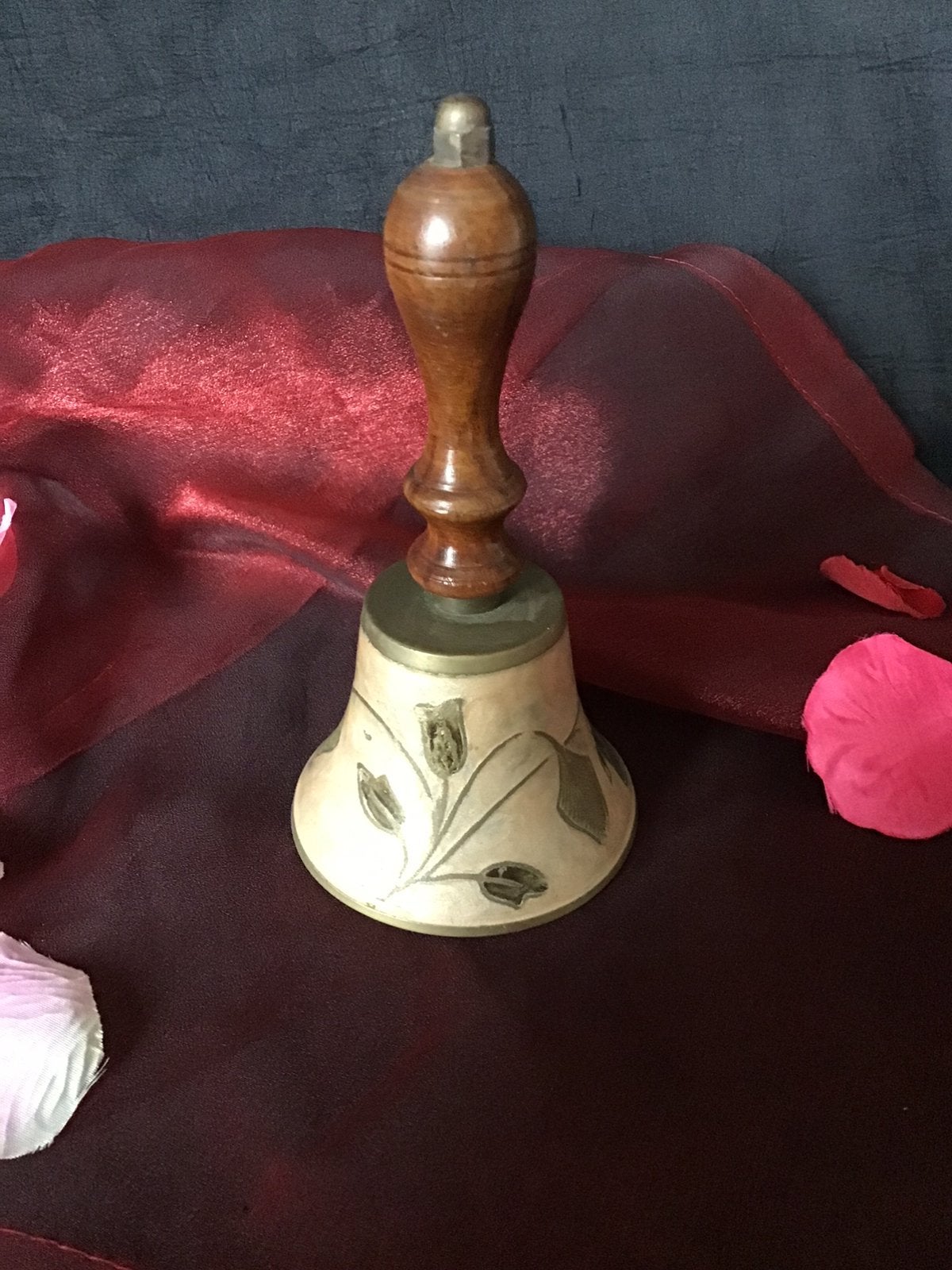 Messing tafelbel met emaille en houten handvat, Ophalen of Verzenden