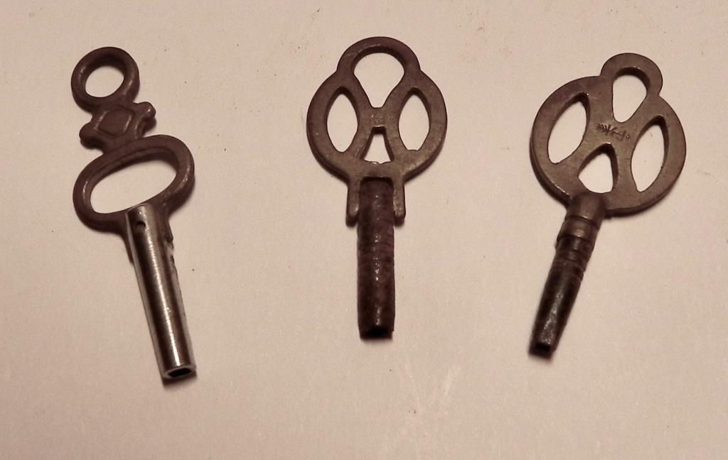 3 oude horloges sleuteltjes, Ophalen of Verzenden