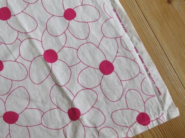 Lapje Ikea stof 2005, design C. Abild Jessen, wit mt bloemen, Ophalen of Verzenden, Zo goed als nieuw, 30 tot 120 cm, Katoen