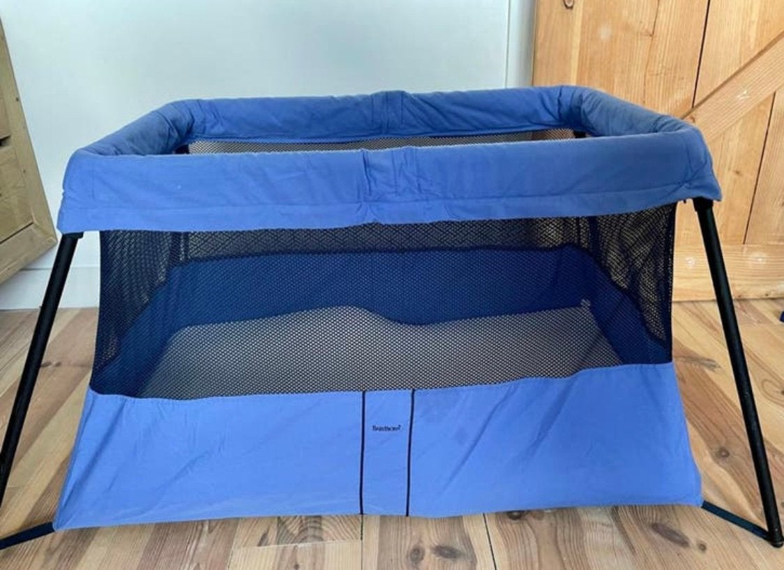 Campingbed campingbedje Babybjõrn, Kinderen en Baby's, Babywiegjes en Ledikanten, Ophalen, Zo goed als nieuw, Reisbedje