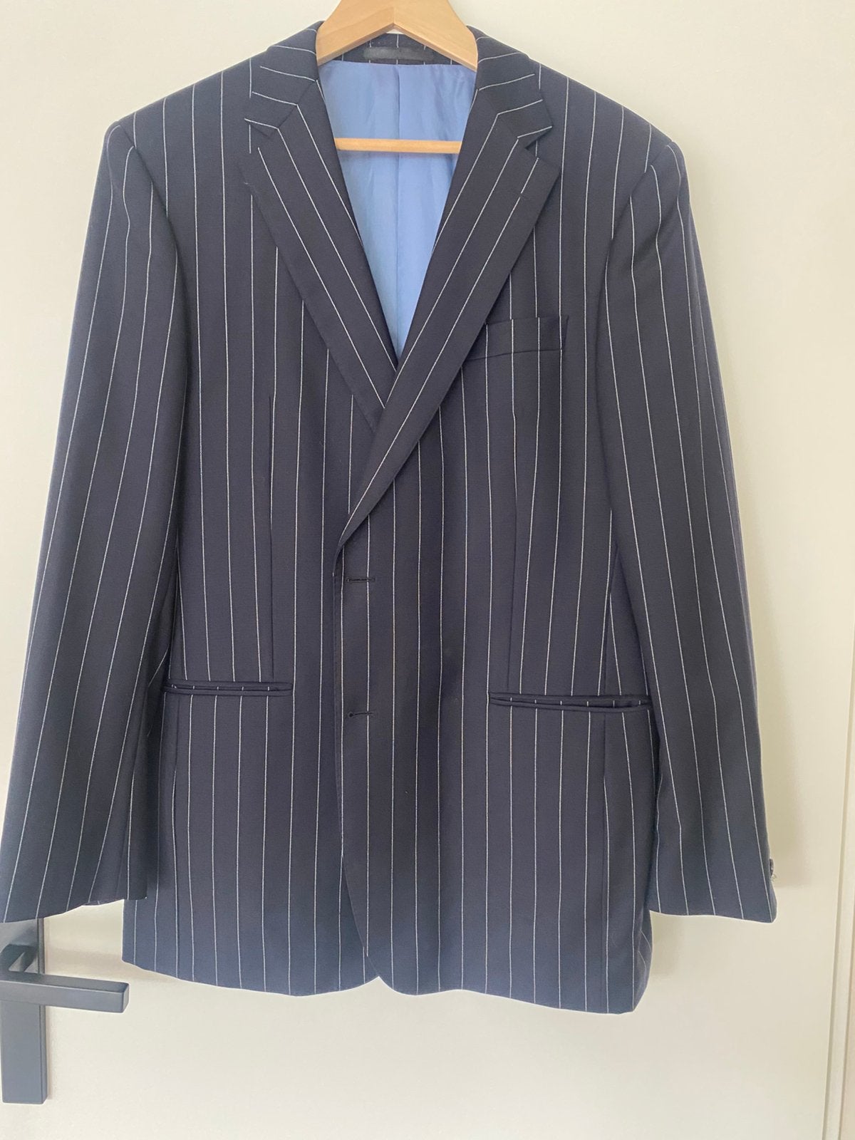 Krijtstreep costuum donkerblauw, Kleding | Heren, Ophalen of Verzenden, Zo goed als nieuw, Maat 52/54 (L), Blauw