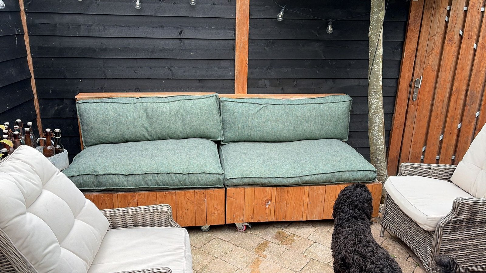 Palletbank + kussens 2x, Tuin en Terras, Tuinsets en Loungesets, Zo goed als nieuw, Hout, 2 zitplaatsen, Ophalen
