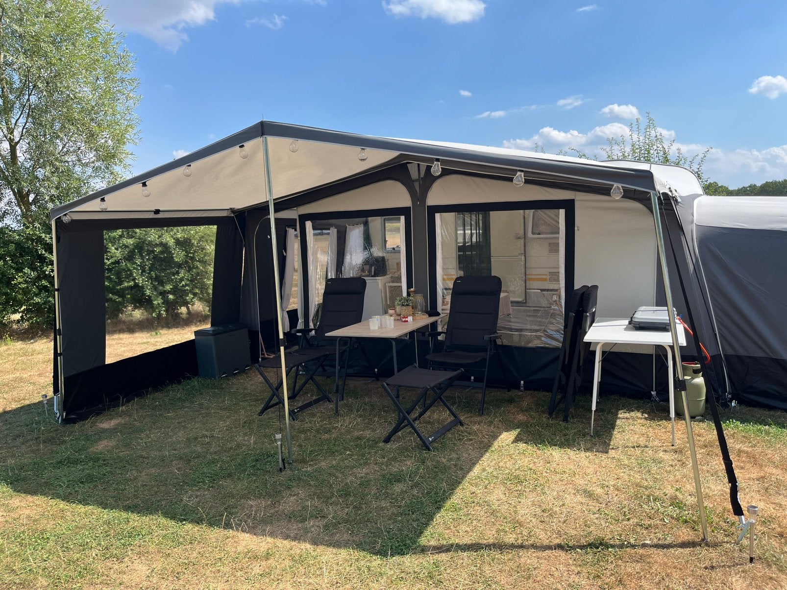 Knaus Sudwind 500 TU caravan rondzit vastbed, Caravans en Kamperen, Caravans, Rondzit, Bedrijf, Dwarsbed, Knaus