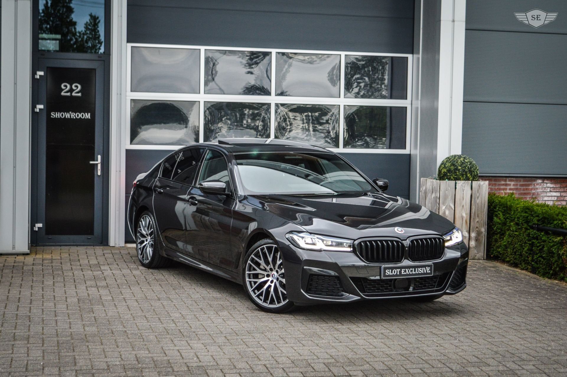 BMW 5-serie 530e|M-PAKKET|PILOT|360|H&K|LASER|NAPPA|PANO|20", 1998 cc, Achterwielaandrijving, Gebruikt, 4 cilinders